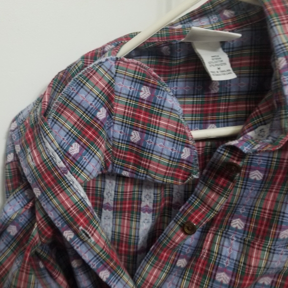 Blue plaid w embroidered 💙s long sleeve button up blouse, EUC except button - Picture 6 of 8